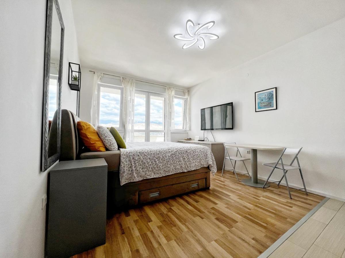 Studio Apartma Pag Blue Ocean 1 With Sea View Pag Town Kültér fotó